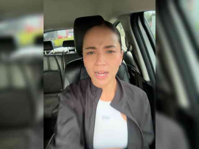 Anhika webcam