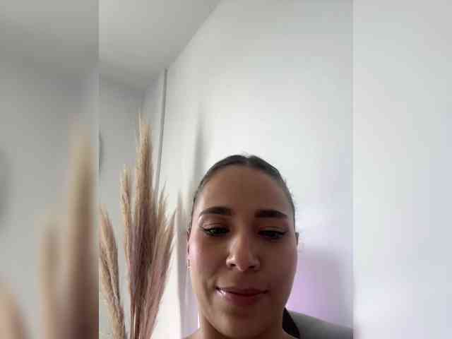 Anhika webcam
