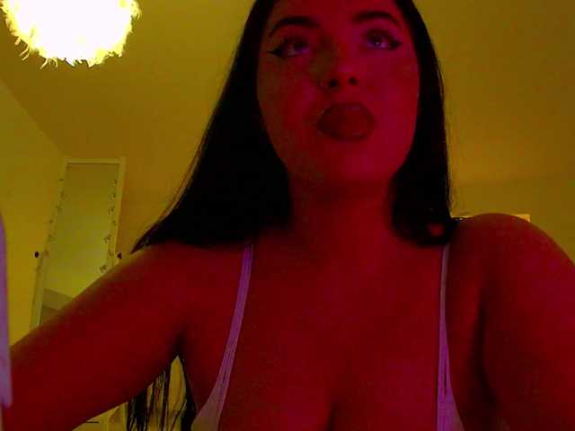 Sex chat gratuit in direct cu KeiraDark pe BongaCams