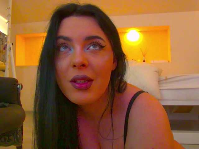 Sex chat gratuit in direct cu KeiraDark pe BongaCams