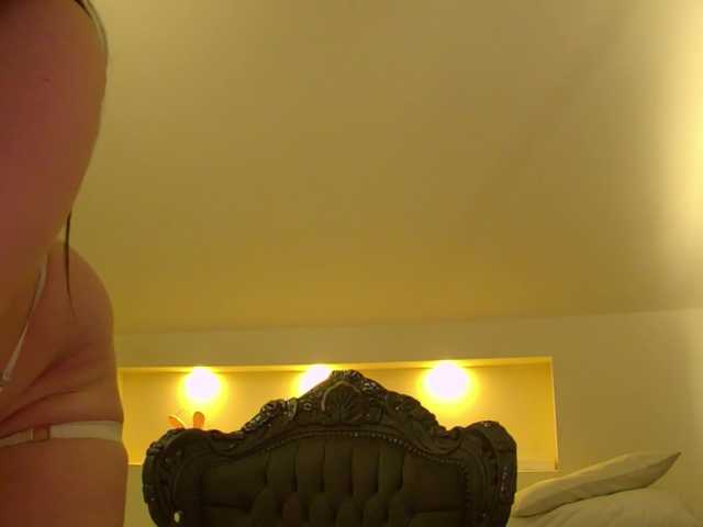 KeiraDark's BongaCams show and profile