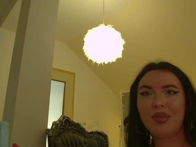 KeiraDark's BongaCams show and profile