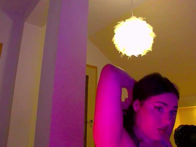 Sex chat gratuit in direct cu KeiraDark pe BongaCams
