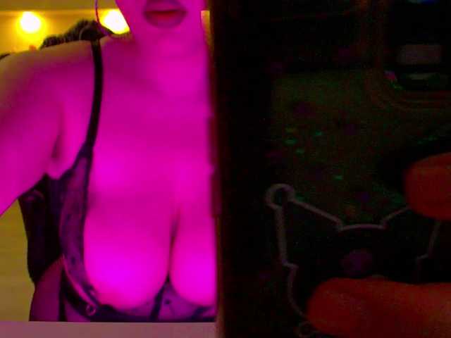 Sex chat gratuit in direct cu KeiraDark pe BongaCams