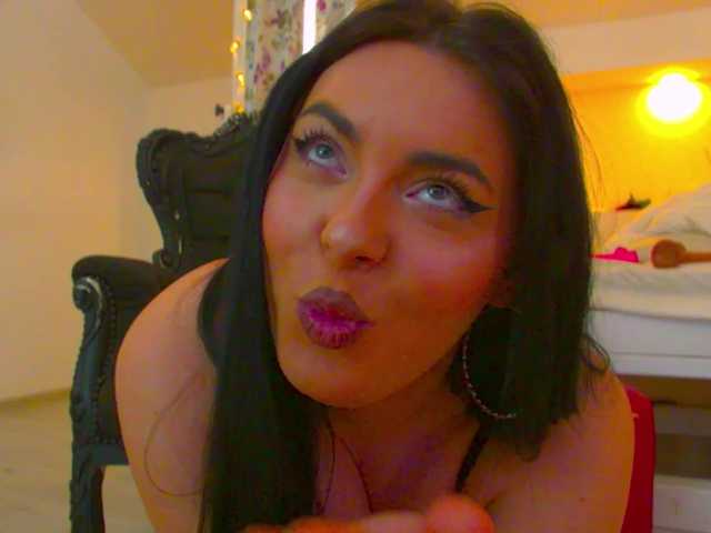 Sex chat gratuit in direct cu KeiraDark pe BongaCams