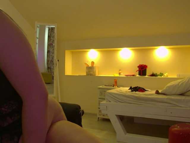 KeiraDark's BongaCams show and profile