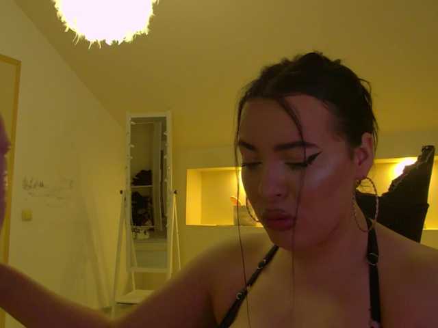 Sex chat gratuit in direct cu KeiraDark pe BongaCams