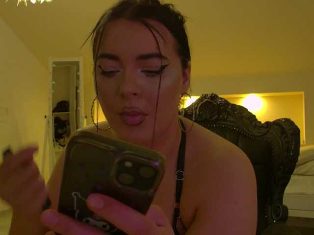 KeiraDark's BongaCams show and profile