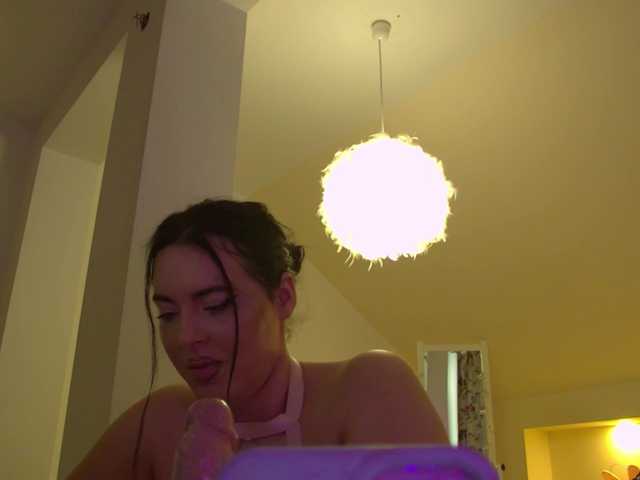 Sex chat gratuit in direct cu KeiraDark pe BongaCams