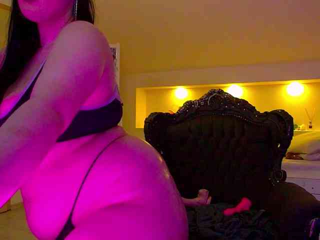 KeiraDark webcam