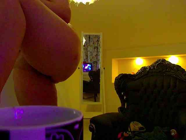 KeiraDark webcam