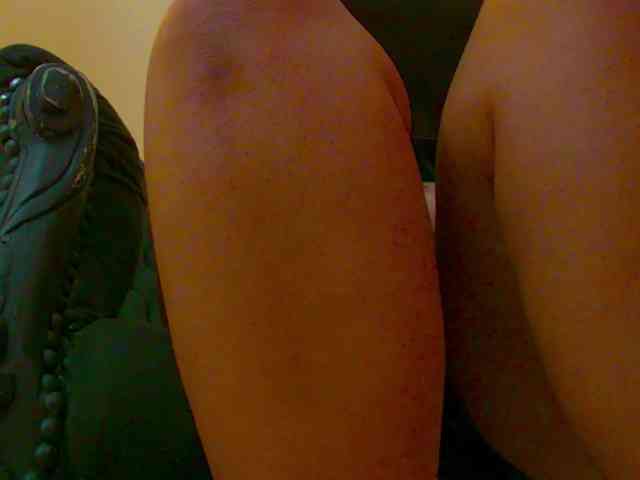 KeiraDark webcam