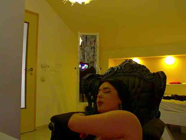 KeiraDark webcam