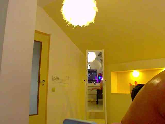 KeiraDark webcam