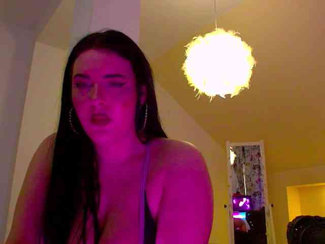 KeiraDark webcam