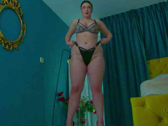 KeiraDark webcam