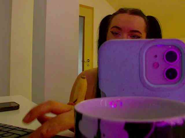 KeiraDark webcam
