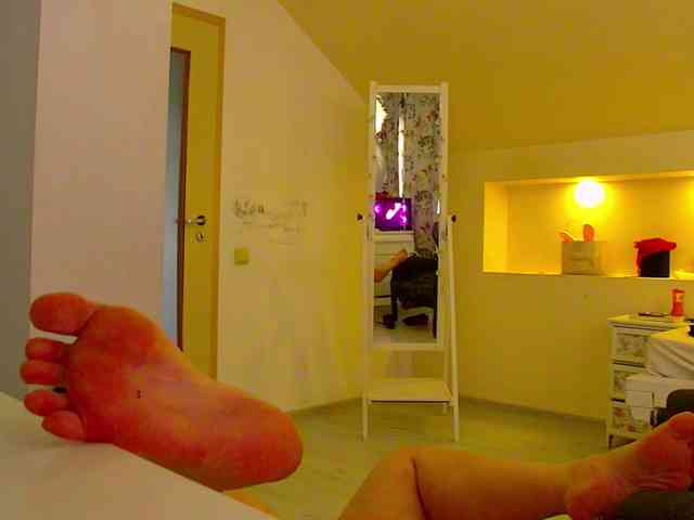 KeiraDark webcam