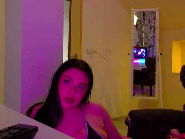 KeiraDark webcam