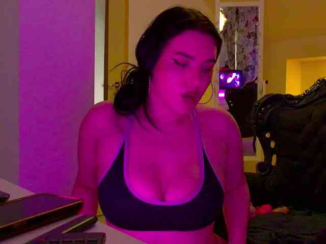KeiraDark webcam