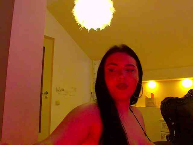 KeiraDark webcam