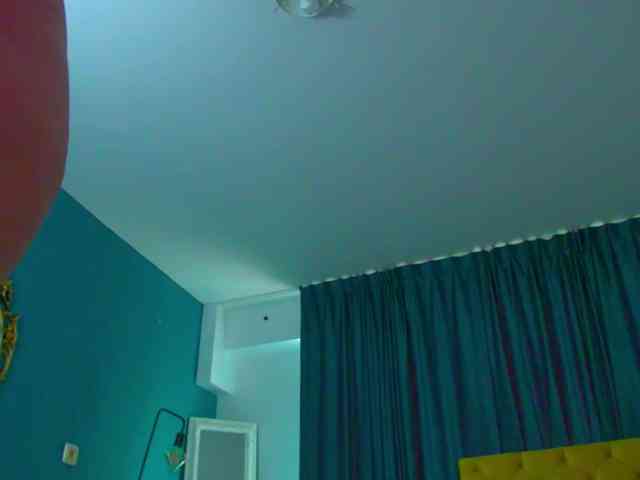KeiraDark webcam