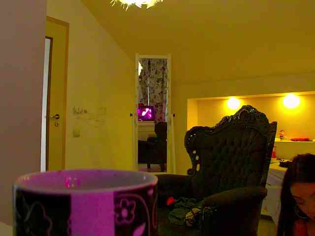 KeiraDark webcam