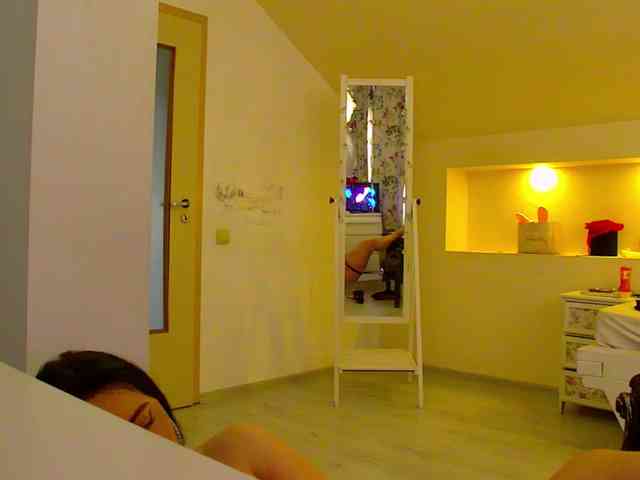 KeiraDark webcam