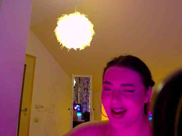 KeiraDark webcam