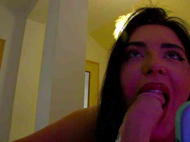 KeiraDark webcam