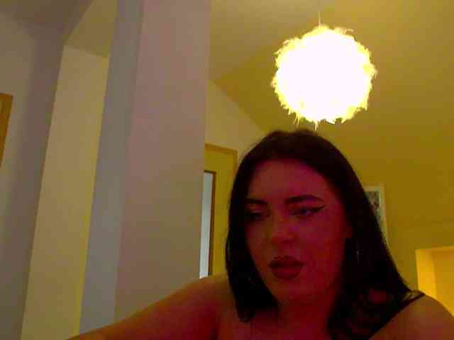KeiraDark webcam