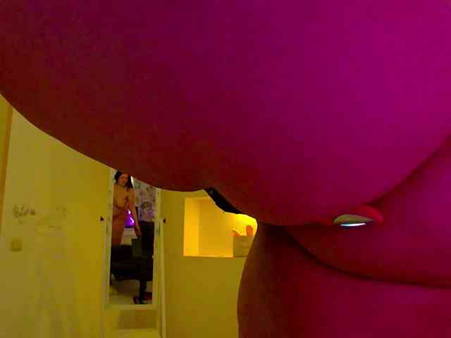 KeiraDark webcam