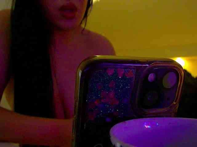 KeiraDark webcam
