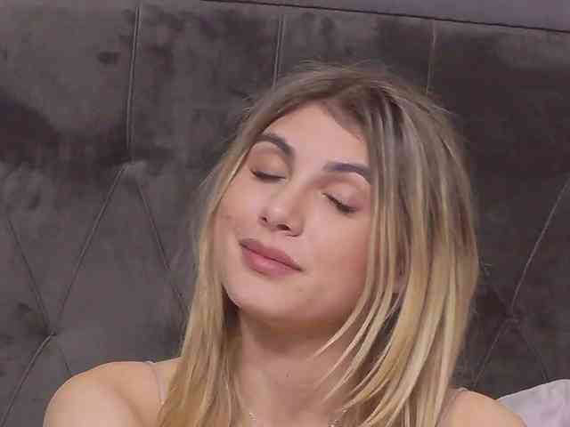 SweetAnisia webcam