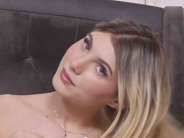 SweetAnisia webcam