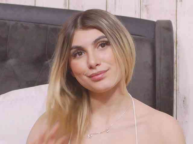 SweetAnisia webcam