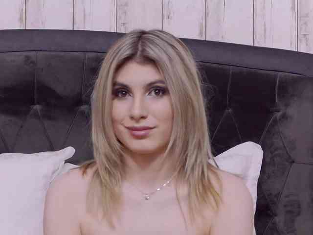 SweetAnisia webcam