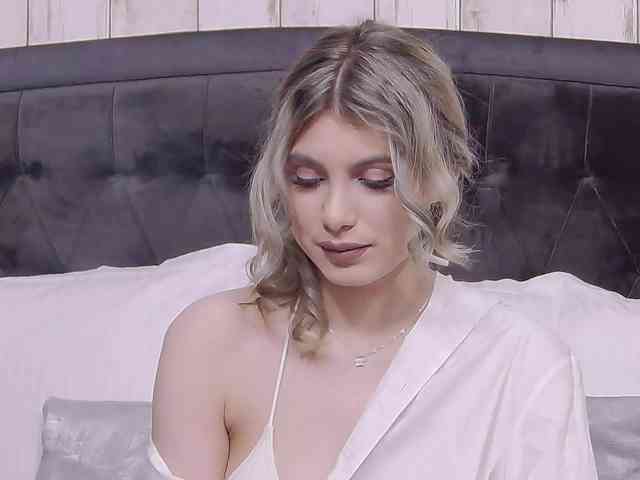 SweetAnisia webcam