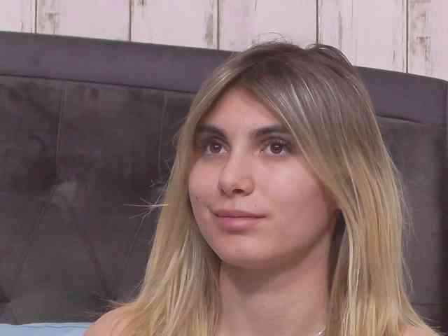 SweetAnisia webcam
