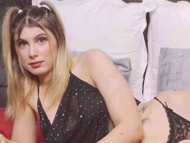 SweetAnisia webcam