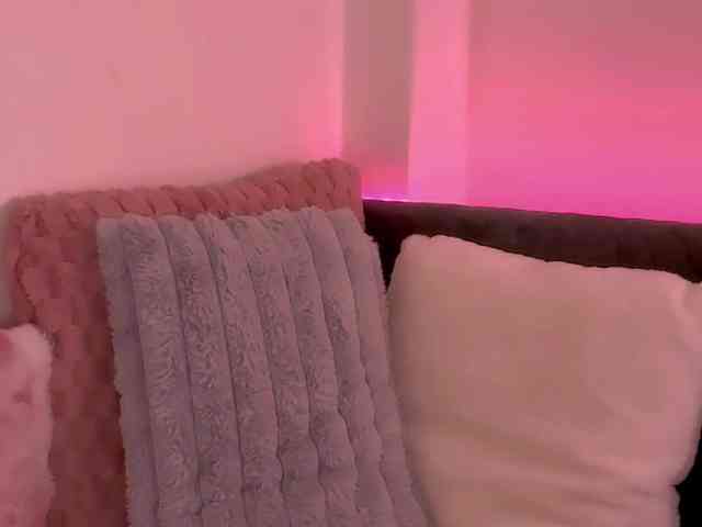 ArielBlossom webcam