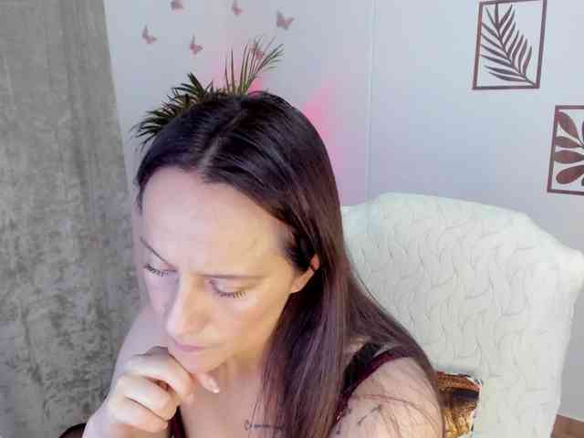 Sensual_Sahaara webcam