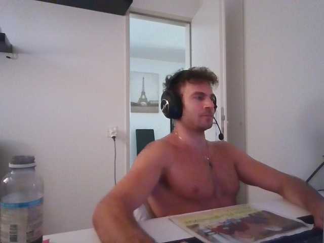 alphah-hunk live webcam show