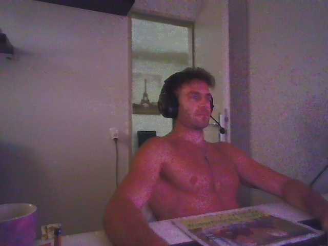 alphah-hunk live webcam show