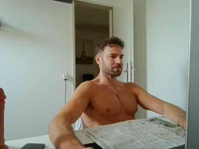 alphah-hunk Live Webcam on BongaCams