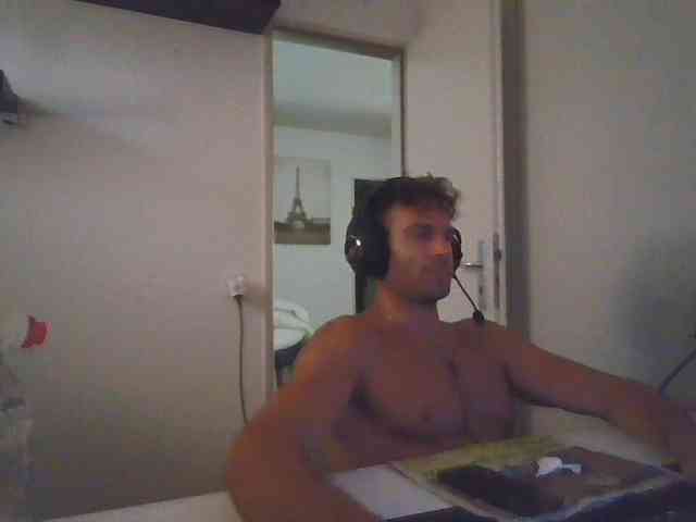 alphah-hunk Live Webcam on BongaCams