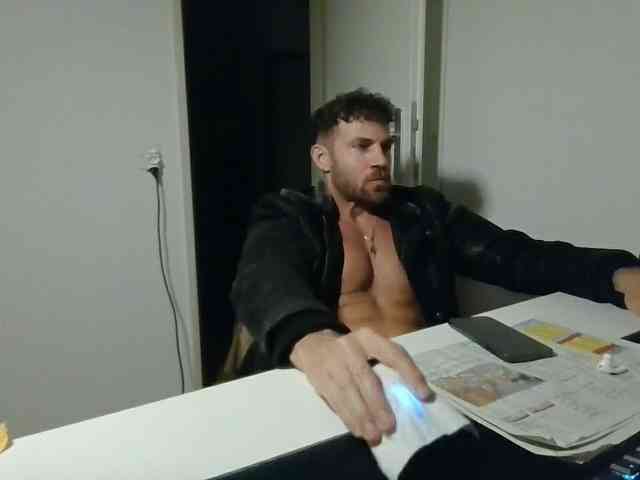 alphah-hunk Live Webcam on BongaCams