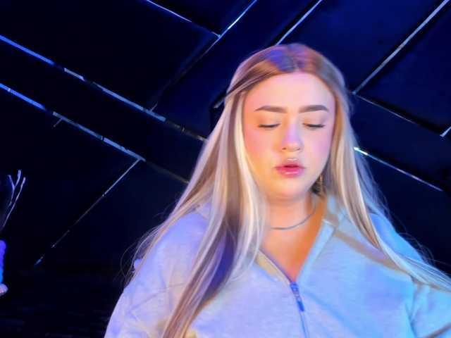 VictoriaRossy live cam on BongaCams