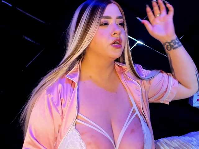 VictoriaRossy live cam on BongaCams