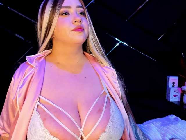 VictoriaRossy live cam on BongaCams